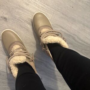 Sorel Tan and Cream Winter Boots with Fuzzy Lining